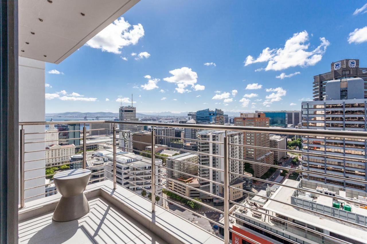 Luxurious 16 On Bree Studio Apartment - Harbour Views Kapstaden Exteriör bild